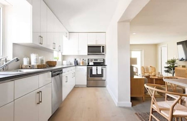 Luxury Redefined 6BR Poolside Villa with King bed