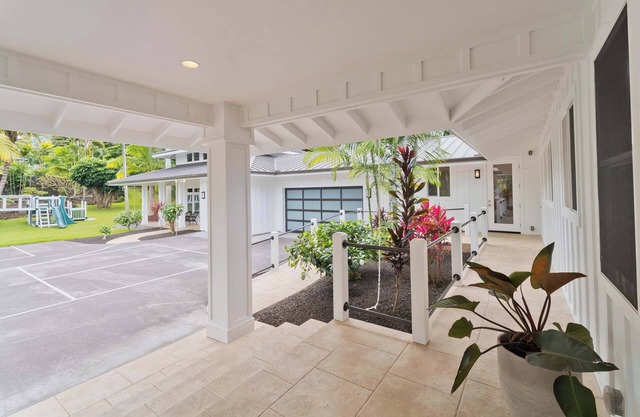 Luxury Retreat in Kona with Saltwater Pool