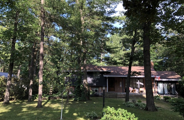Luxury retreat-King Beds- Game Room- Hot Tub-Private Beach Access