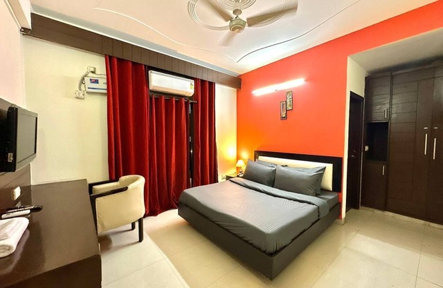 Luxury room with balcony on golf course road