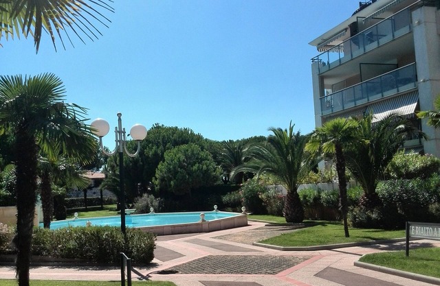Luxury Seafront Apartment With Large Private Garden