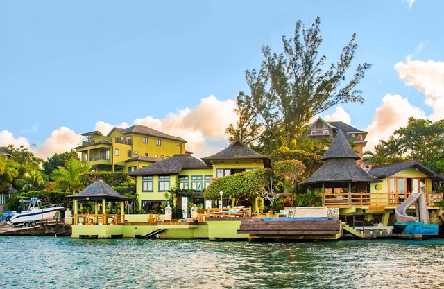 Luxury Seaside Villa fully staffed
