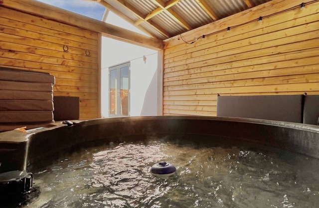 Luxury Secluded Barn With Private Hot Tub