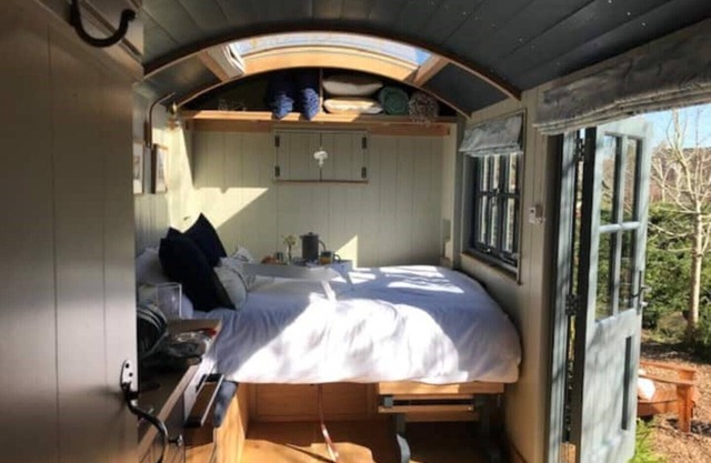 Luxury Shepherds Hut Juliet