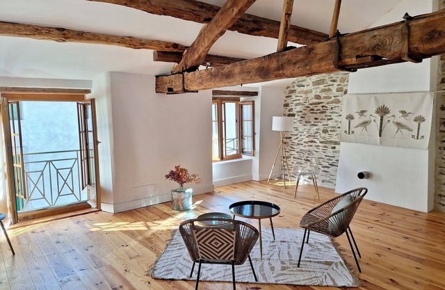 Luxury spacious 3BR village house 16th C. with 2 livings, 1.5 baths and garden.