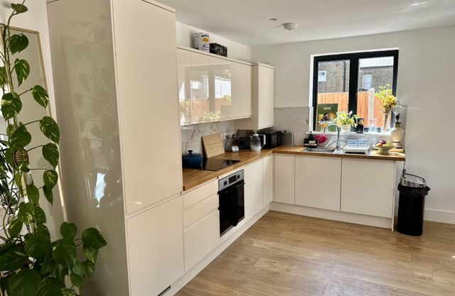 Luxury & spacious apartment, quick links to central london, tottenham stadium
