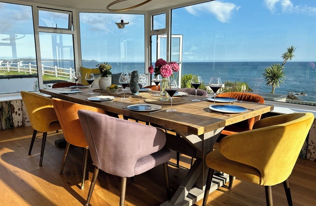 Luxury, Spacious, Beachfront (direct access) House with Breath-taking Sea Views