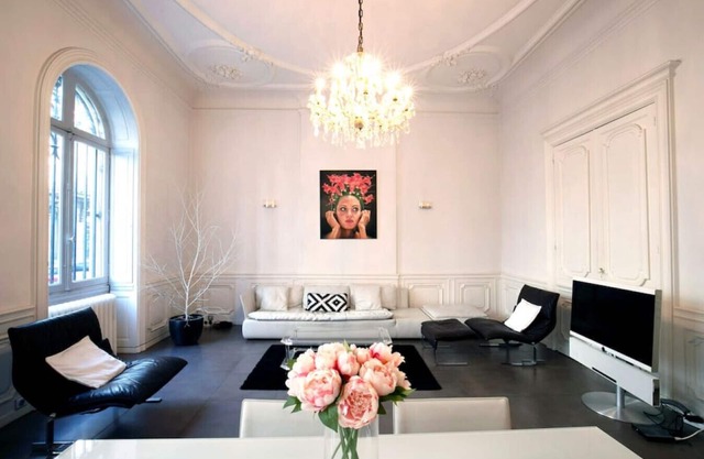 Luxury, spacious, patio, near public gardens