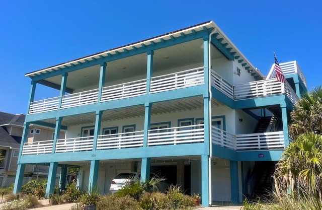 LUXURY, SPACIOUS BEACH HOUSE! 5 Bedrooms & 7 Baths, Pool, Hot tub, Game room.