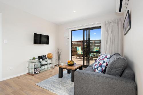 Luxury Stay - Parrot Nest - Brand New