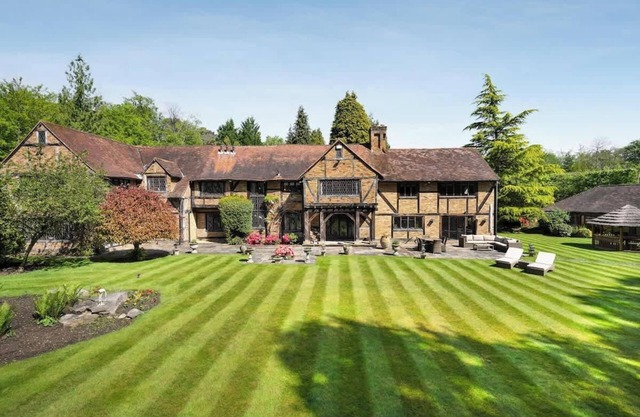 Luxury Stay w/Pool, Hot Tub, Gym & Garden