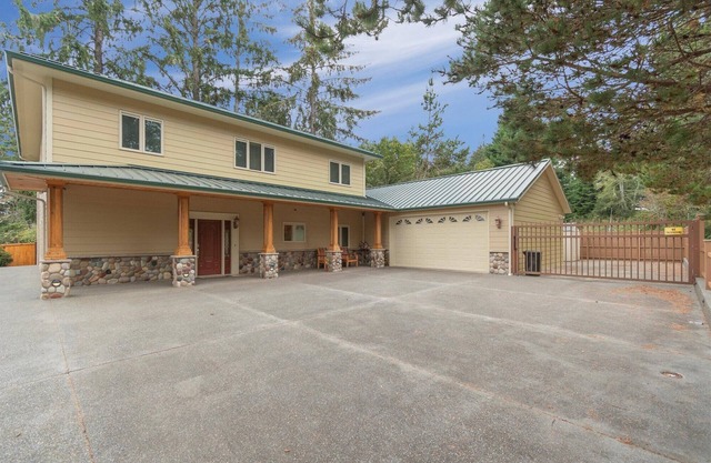 Luxury, Theater Room, Pool Table, Close to Town/Beach (Amber)