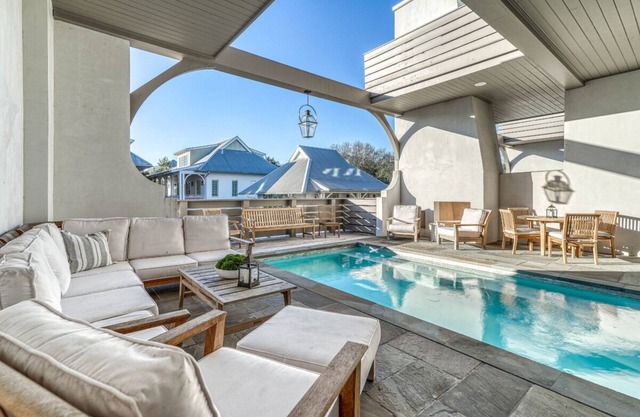 Luxury Town Center Residence | Sky Pool, Rooftop Terrace, Complimentary Fitness & Tennis