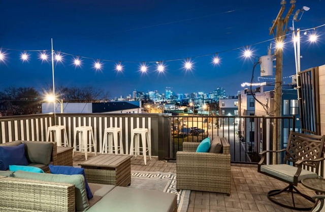 Luxury Townhome With Rooftop Deck Skyline Views