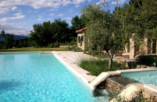 Luxury Tuscan Serviced Villa for 18