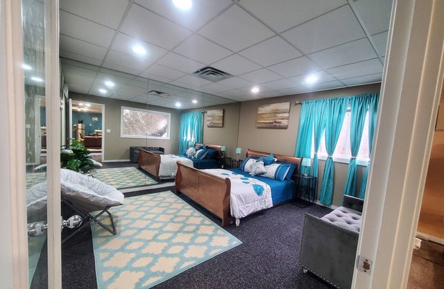 Luxury Guest place: very close to lake and downtown