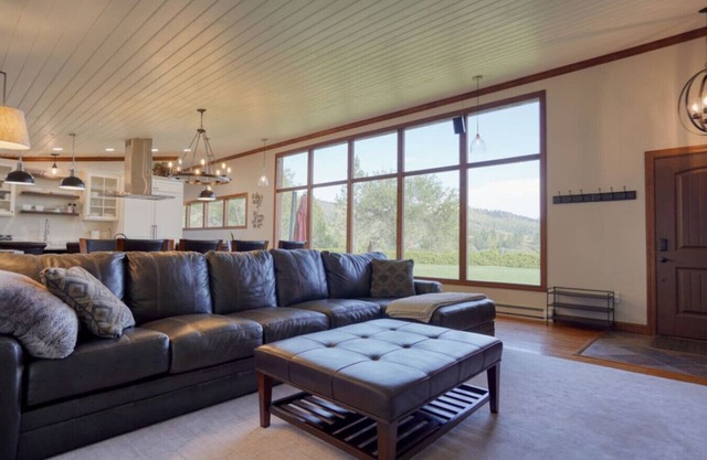 Luxury Vacation Home w/Chef`s Kitchen