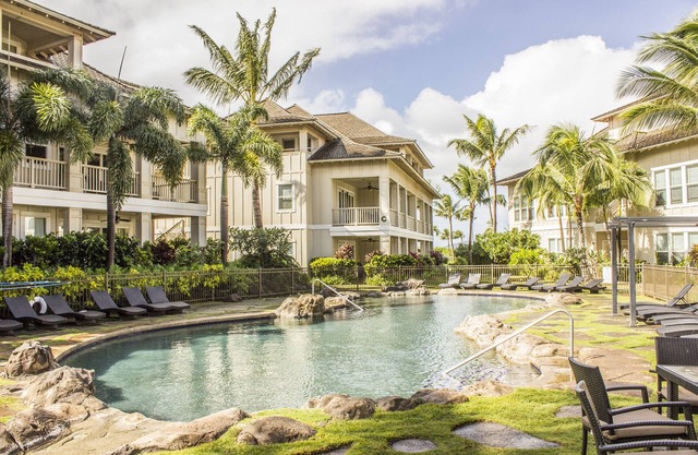 LUXURY VILLA - 3BR/3BA with Pool & A/C - Short Walk to Beaches