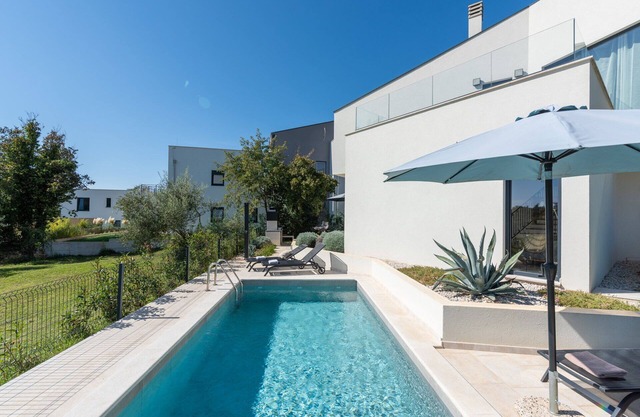 Luxury Villa Abstracta with Pool
