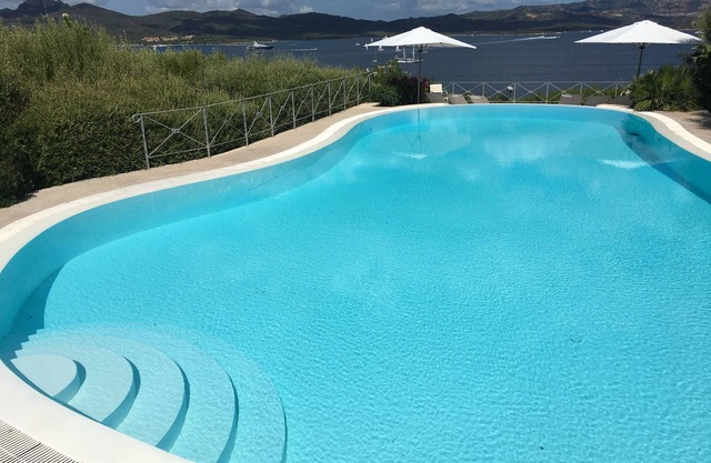Luxury villa in Costa Smeralda, breathtaking pool with terrific sea views