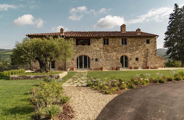Luxury Villa in Radda Chianti,heatable Pool,Aircon,SPA room,gym room,sleep 10
