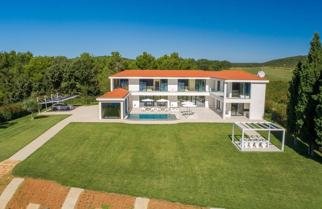 Luxury Villa La Bellissima with Pool