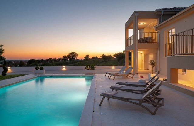 Luxury Villa Morus with pool 50m2, gym, family, bbq
