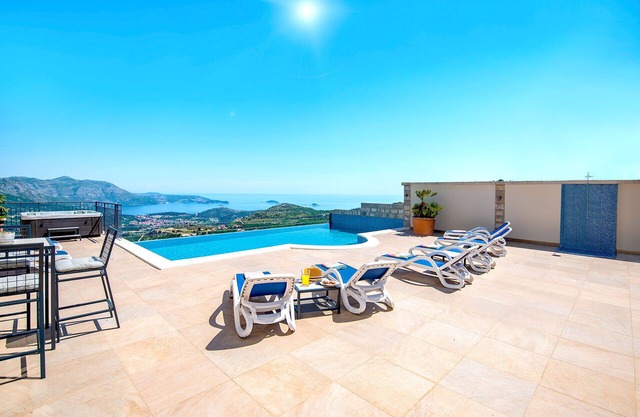 Luxury Villa Olive with heated infinity pool and Jacuzzi - near Dubrovnik