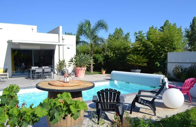 Luxury villa Private pool 15 min from the beaches 8VB11