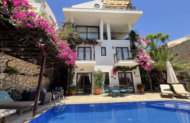 Luxury Villa, Private Pool, Beautiful Gardens, Stunning Sea & Mountain Views