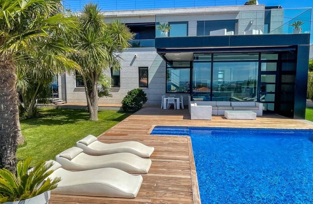 Luxury Villa with heated pool, ocean views near the beach in Sanxenxo - Galicia