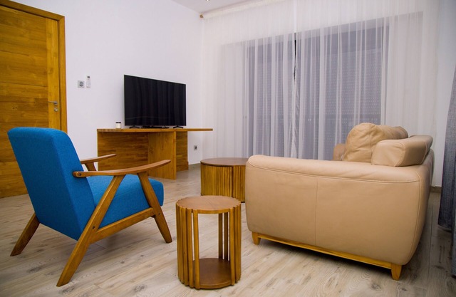 Luxury villa with pool - 10 minutes from the beach!