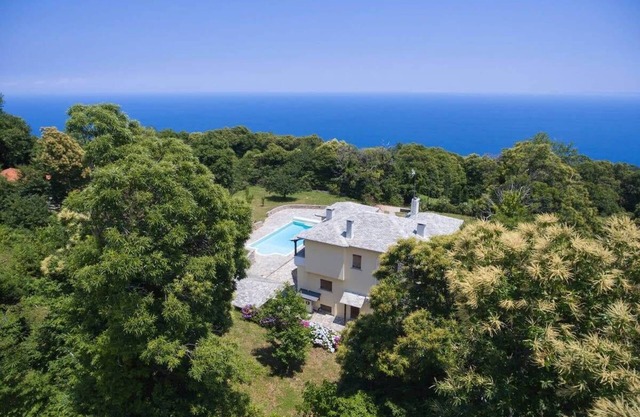 Luxury villa with pool in Tsagarada
