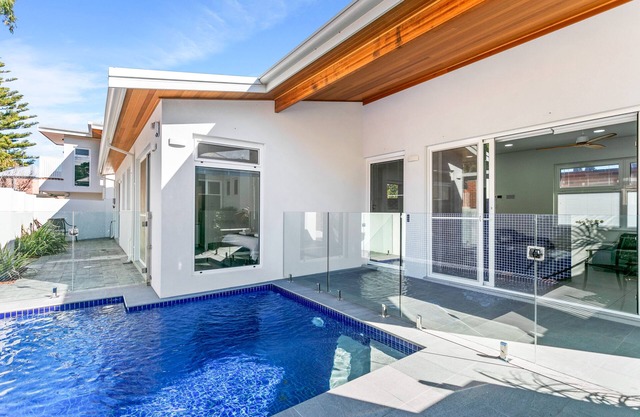 LUXURY VILLA WITH POOL IN CENTRAL FREMANTLE