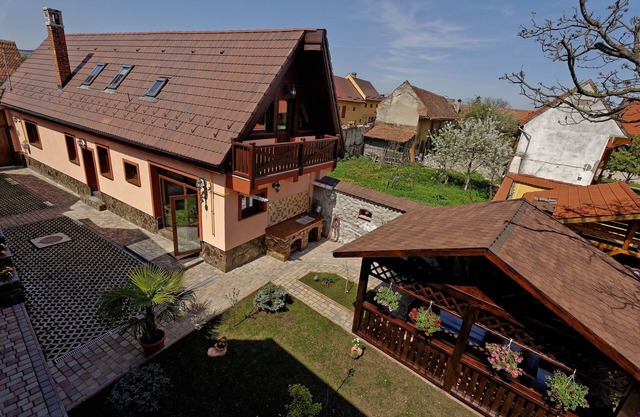 Luxury Villa with private swimmingpool located in residential Saxon area