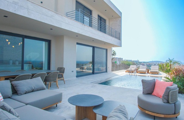 Luxury villa with sea view