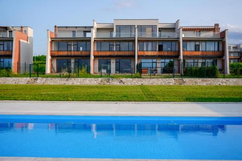 Luxury Villas in Alazani Valley Residence