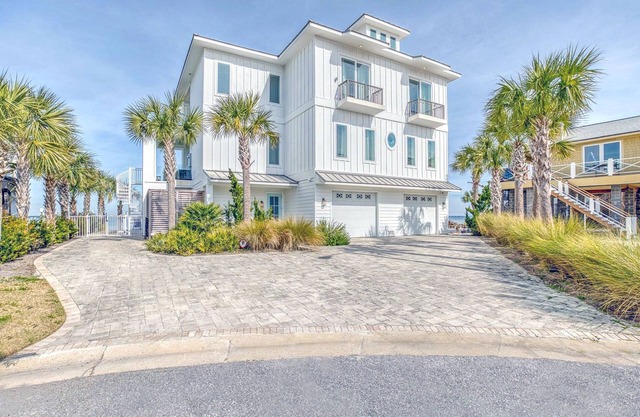 Luxury Water Front Home with a Private (Heated) Pool & Swim-up Bar!