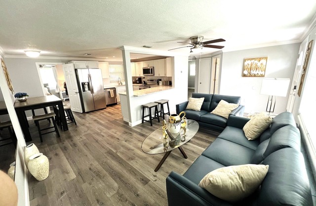 Luxury Waterfront 3-Bedroom Boaters Retreat