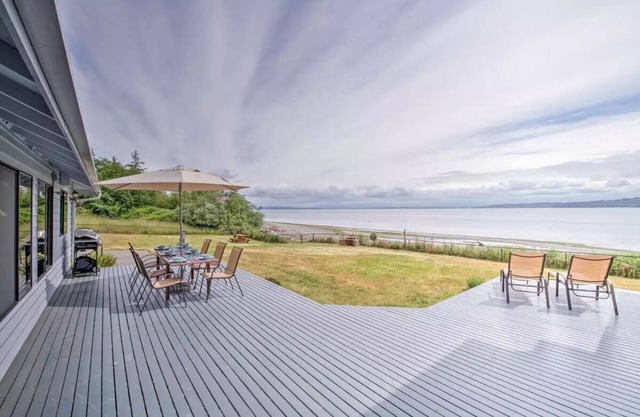 Luxury Waterfront Home w/Pool on the Puget Sound!