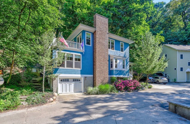 Macatawa/Lake Michigan = Spacious Airy Home in Gated Macatawa Park