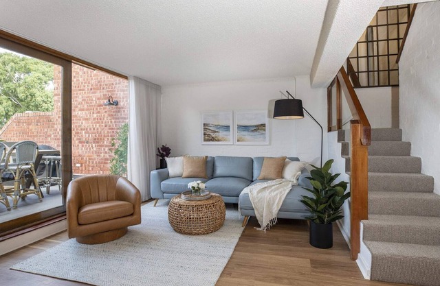 MACKINNON ON THE PARADE an unbelievable location