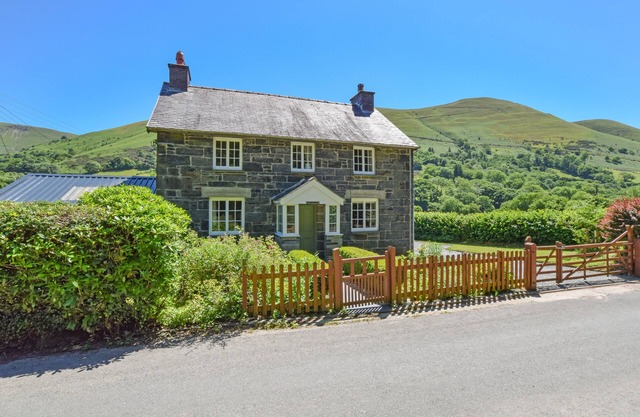 Maesmor - Three Bedroom House, Sleeps 6