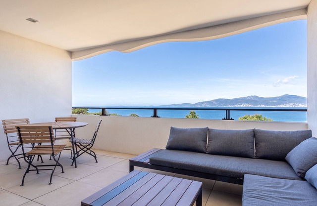 Magadhja Fiurita - Appt climatisé - Vue mer