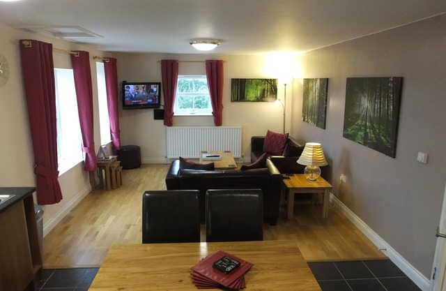 Maggie's Mews spacious self-catering holiday cottage, lovely views, pets welcome