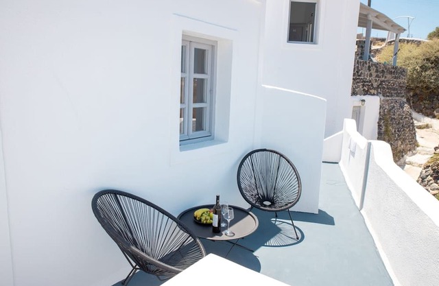 Magical Santorini Villa | 1 Bedroom | Honeymoon Suite | Beautiful Sea Views &.