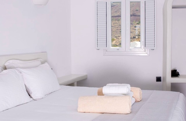 Magical Santorini Villa | 1 Bedroom | Premium Private Villa | Beautiful Sea.