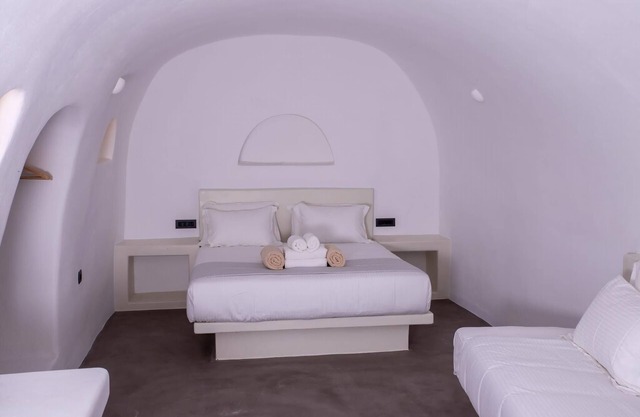 Magical Santorini Villa | 1 Bedroom | Cave Suite | Beautiful Sea Views &.
