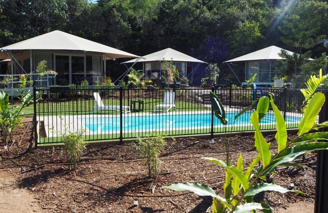 Magnetic Glamping Tent 2