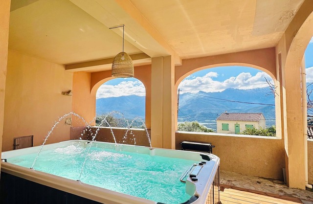 Magnifique Villa Avec Patio vue lac et Montagnes
